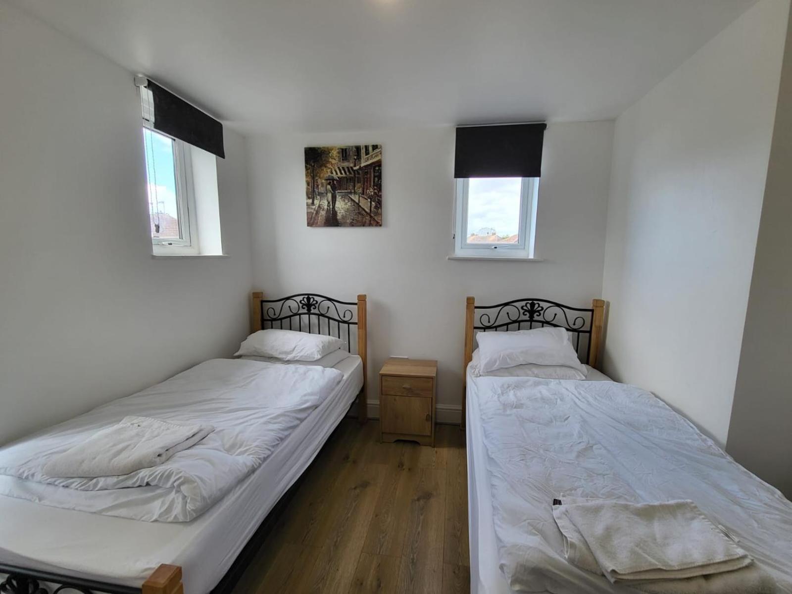 Serene 1 Bedroom, 3 Single Beds Bristol Exterior photo